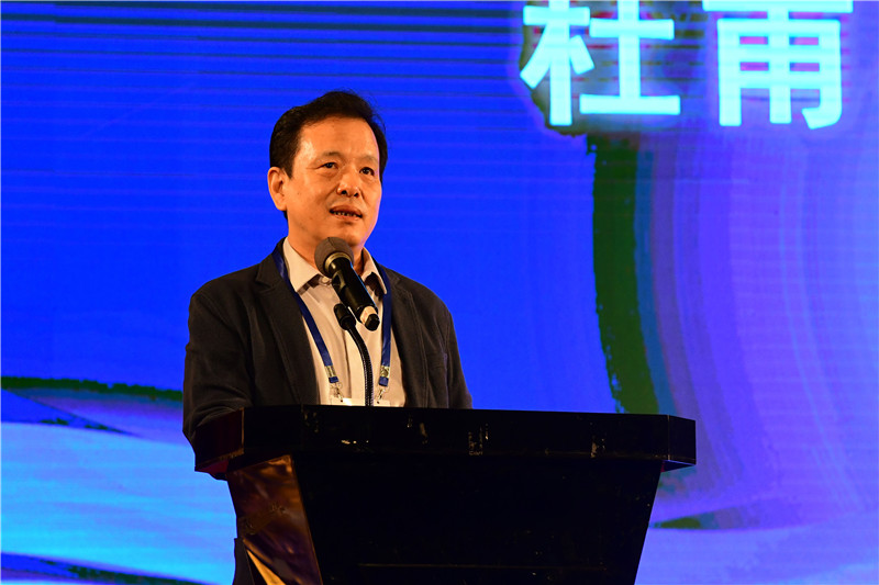 8.李敬澤作了題為《杜甫與中國人生》的主題演講.jpg