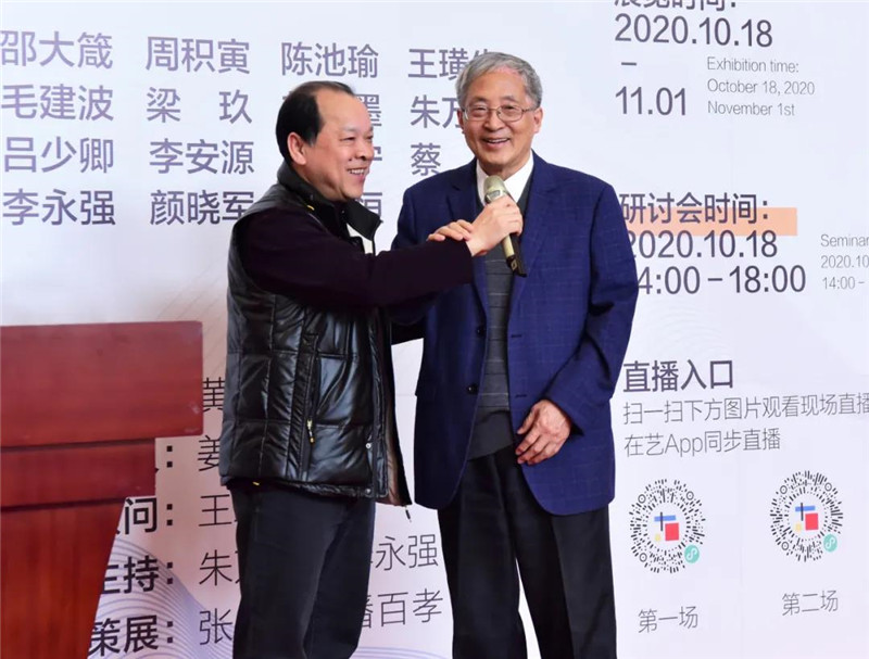 6桂林市美術(shù)家協(xié)會(huì)名譽(yù)主席、廣西師范大學(xué)原副校長白曉軍與南京藝術(shù)學(xué)院教授、博士生導(dǎo)師周積寅共同宣布畫展開幕（廖茹畫  攝）  .jpg