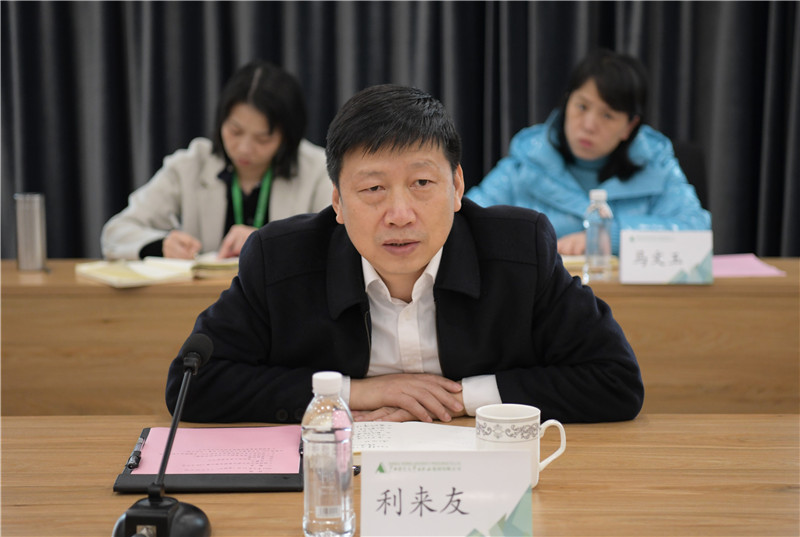 自治區(qū)黨委宣傳部部務(wù)委員利來友講話.jpg