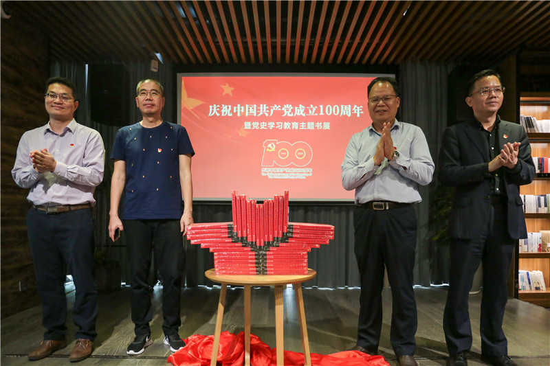 主題書(shū)展揭幕現(xiàn)場(chǎng) 廖雨欣 攝.jpg