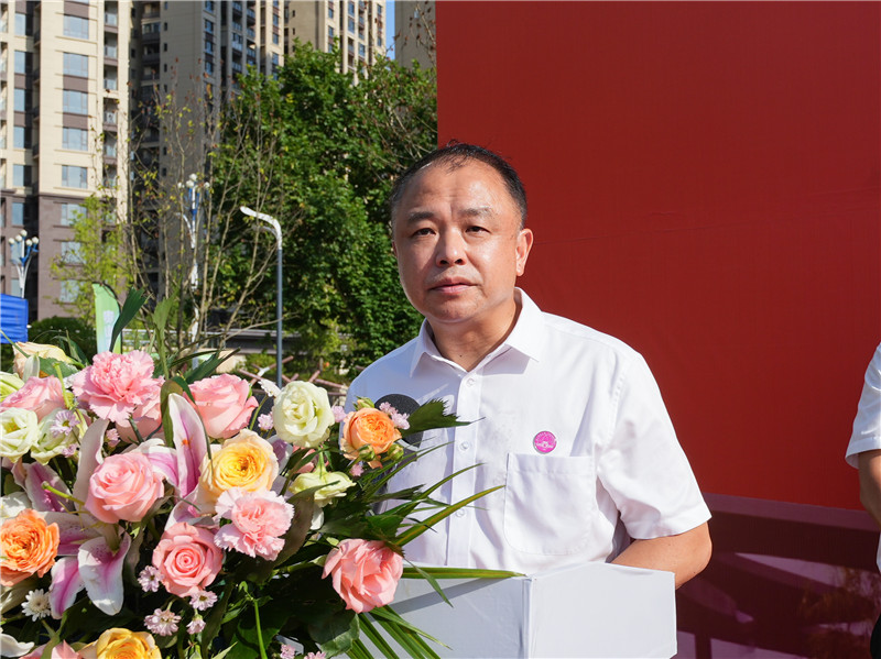 廣西師范大學(xué)黨委副書記趙鐵對獨秀書房·福泉店的未來發(fā)展表示期待.jpg