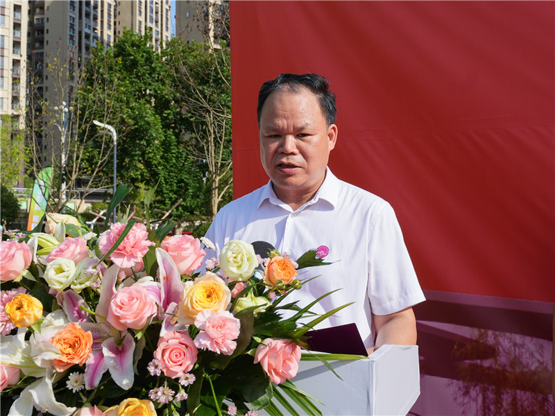 廣西師范大學(xué)出版社集團(tuán)黨委書記、董事長黃軒莊在奠基儀式上致辭.jpg
