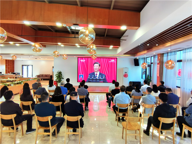1.集中收聽收看黨的二十大開幕會(huì)現(xiàn)場(chǎng).jpg