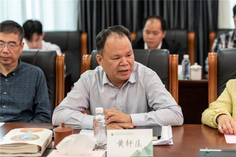 集團(tuán)公司黨委書記、董事長(zhǎng)、基金會(huì)常務(wù)副理事長(zhǎng)黃軒莊講話.jpg