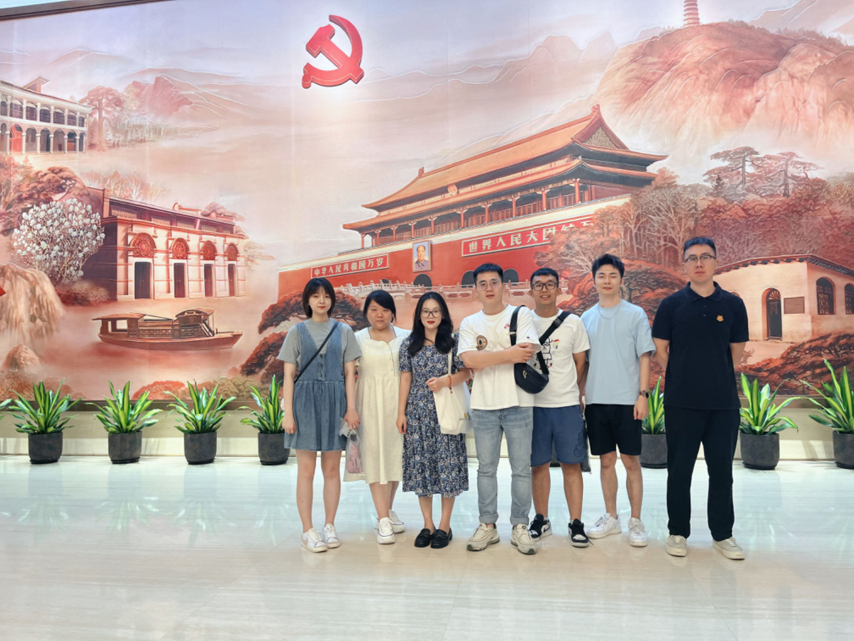 1.在中共一大會址紀念館合影.jpg
