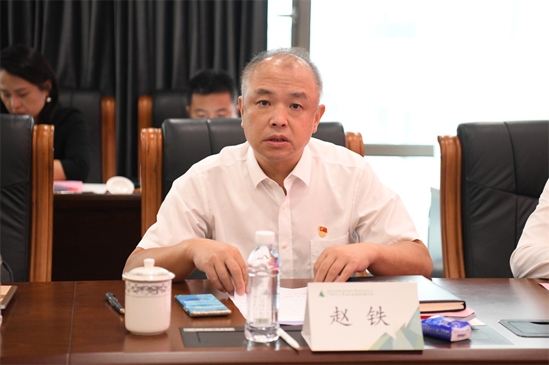 2.學(xué)校黨委副書記趙鐵講話  李顯楊攝.jpg