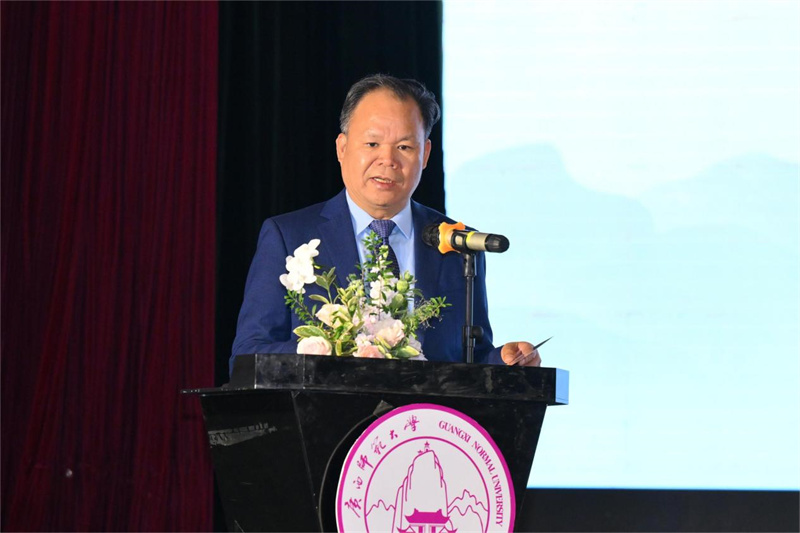 集團(tuán)公司黨委書記、董事長黃軒莊致辭.jpg