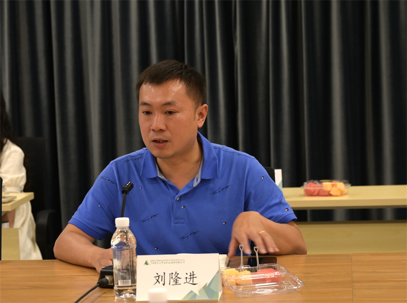 社科分社社長(zhǎng)劉隆進(jìn)發(fā)言.jpg