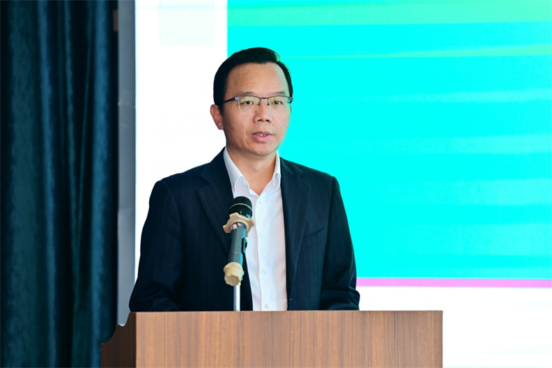 集團(tuán)公司黨委副書記、總編輯湯文輝在論壇上致辭.jpg