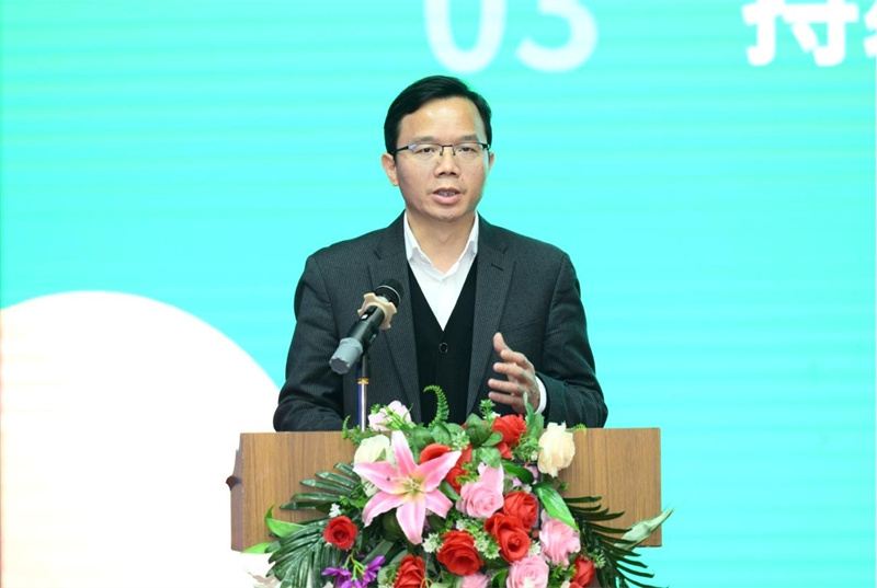 廣西師范大學(xué)出版社集團(tuán)黨委副書記、總編輯湯文輝發(fā)表主題講話.jpg