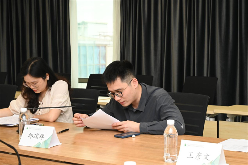 團委副書記邱瑞祥領(lǐng)學(xué)黨的紀律建設(shè)相關(guān)內(nèi)容.jpg
