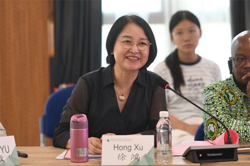 澳門大學(xué)圖書館館長(zhǎng)徐鴻發(fā)言.jpg
