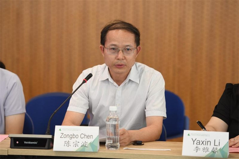 廣西師范大學(xué)圖書館館長(zhǎng)陳宗波發(fā)言.jpg