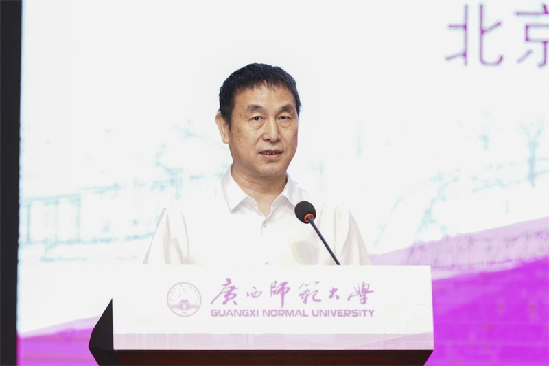全國出版學(xué)科專業(yè)共建工作專家組組長、北京師范大學(xué)數(shù)字出版研究院執(zhí)行院長萬安倫致辭.jpg