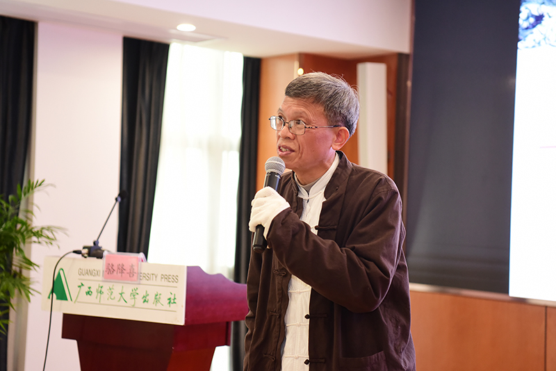 《思考文化醫(yī)學》作者駱降喜老師.JPG
