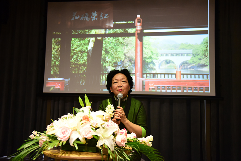 《新三屆致新生》作者之一，廣西師范大學(xué)王枬教授分享《花橋榮記》背后的故事（李顯楊 攝）.jpg