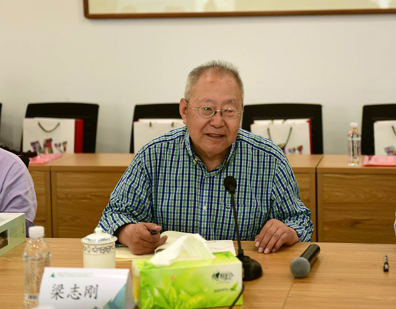 季羨林學(xué)生，北京市教育學(xué)會文化傳承與創(chuàng)新教育研究會顧問，曾任國家檔案局中央檔案館司長的梁志剛先生發(fā)言（廖茹畫攝）.jpg