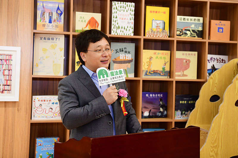 廣西師范大學(xué)出版社集團(tuán)有限公司董事長助理張俊顯致辭（李顯楊攝）.jpg