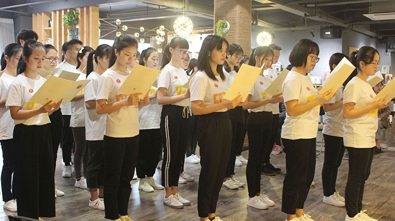 廣西師范大學育才校區(qū)快閃現(xiàn)場-黎曉玲攝.jpg