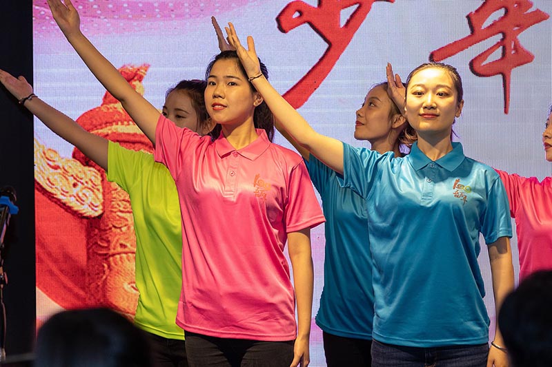 聯(lián)盟理事長(zhǎng)單位廣西師范大學(xué)學(xué)生演繹《少年中國(guó)說(shuō)》 黃珊虎 攝.jpg