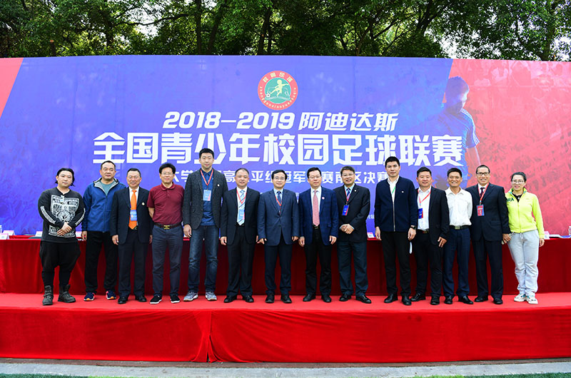 出席開幕式的領導嘉賓合影留念（李顯楊 攝）.jpg