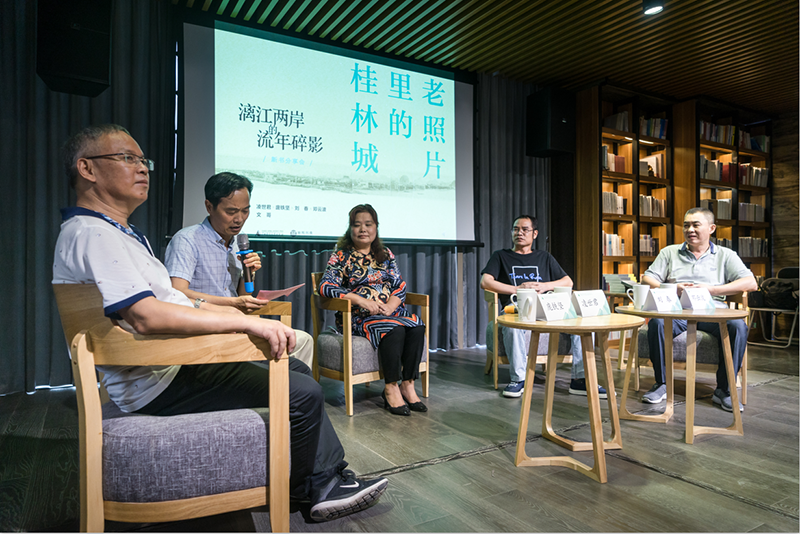 發(fā)布會(huì)現(xiàn)場(chǎng)。凌世君（左三）、龐鐵堅(jiān)（左一）、劉春（左四）、鄧云波（左五）對(duì)談，分享該書的緣起，文哥（左二）主持（落霞攝）.png