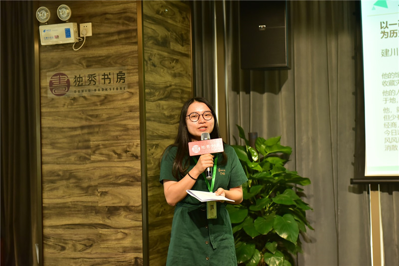 廣西師范大學出版社深圳貝貝特編輯王倩云介紹新近出版的好書  秦念攝.JPG