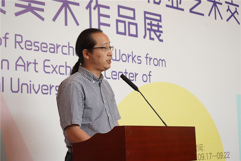 3.南京藝術(shù)學(xué)院科研處處長、廣西師范大學(xué)東北亞藝術(shù)交流中心研究員呂少卿致辭（邱天宇攝）.JPG
