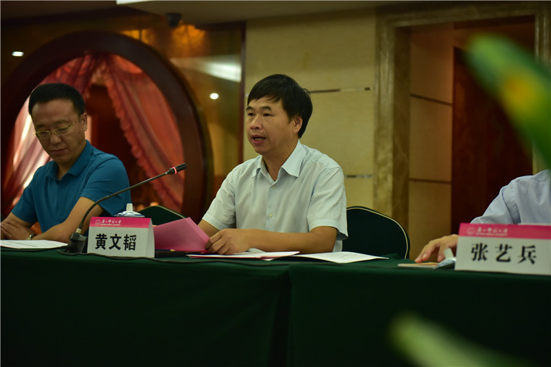廣西師范大學(xué)副校長黃文韜教授致辭（郭倩 攝）.JPG