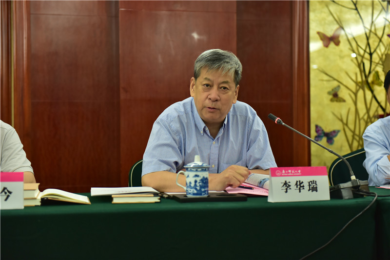首都師范大學(xué)歷史學(xué)院教授、教育部長江學(xué)者特聘教授李華瑞發(fā)言（郭倩 攝）.JPG