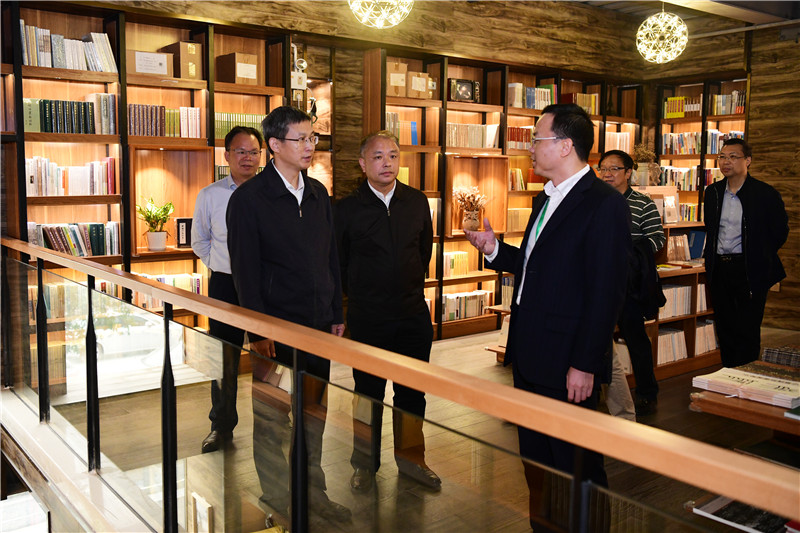 參觀獨(dú)秀書房旗艦店.jpg