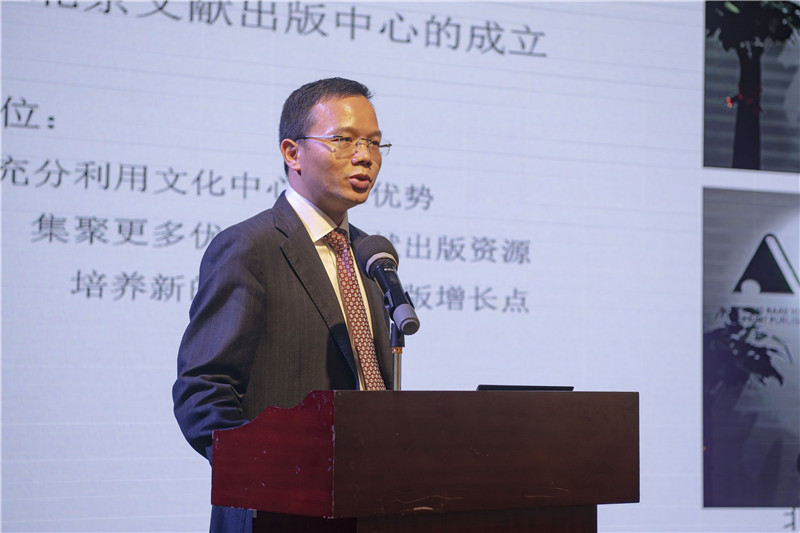 廣西師范大學(xué)出版社集團(tuán)黨委副書記、總編輯湯文輝發(fā)言（李顯楊 攝）.jpg